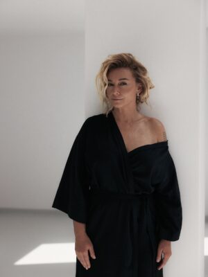 długa asymetryczna sukienka kimono THE ONE black