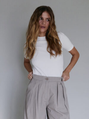 bluzka z dopasowanym rękawem BASIC off-white