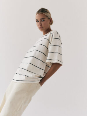 T-shirt oversize damski biały w paski